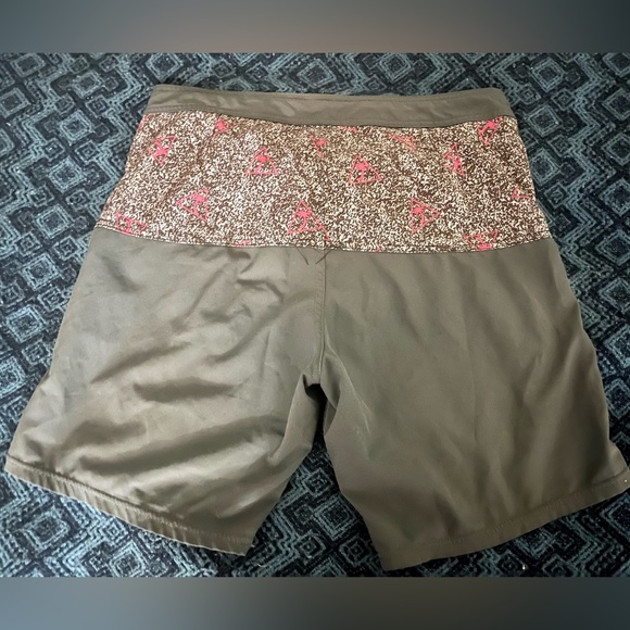 Catch Surf board shorts with pink palm tree accents - Picture 3 of 3